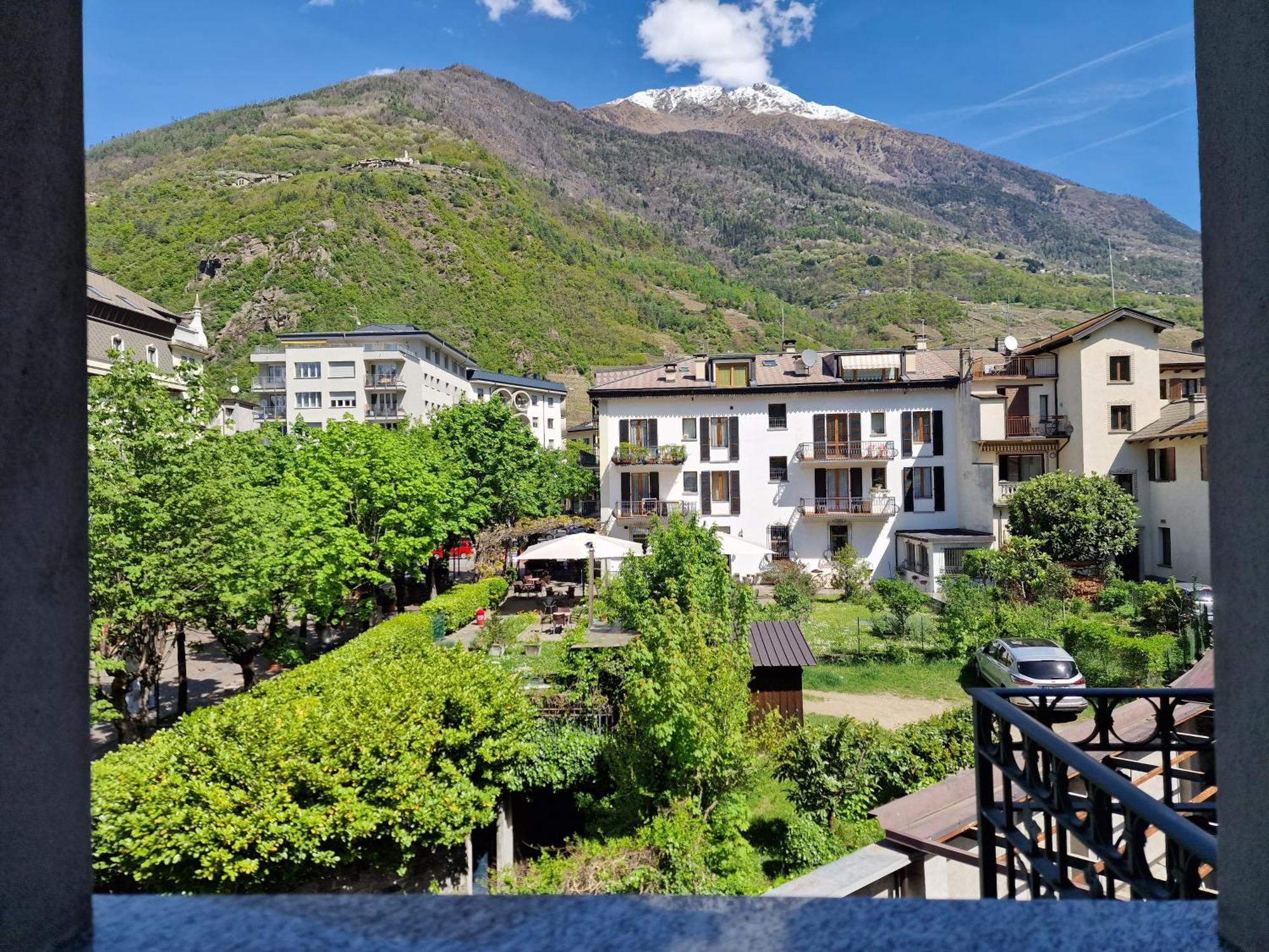 Bernina Station Center Apartment - Tirano Εξωτερικό φωτογραφία